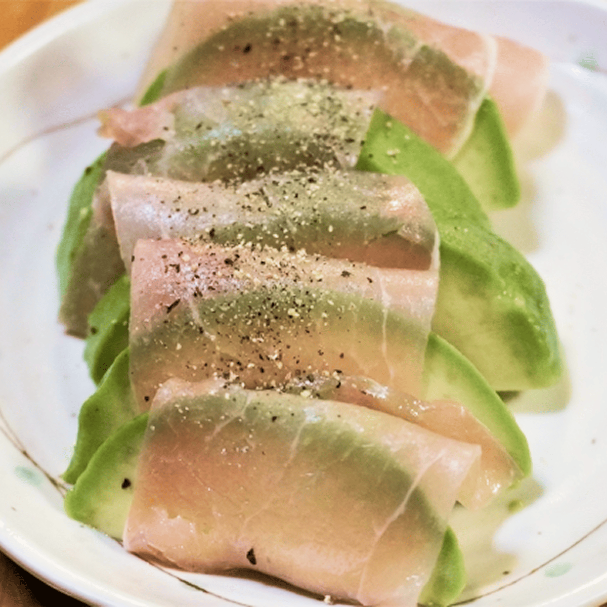 推薦食譜與吃法 4：生火腿酪梨捲